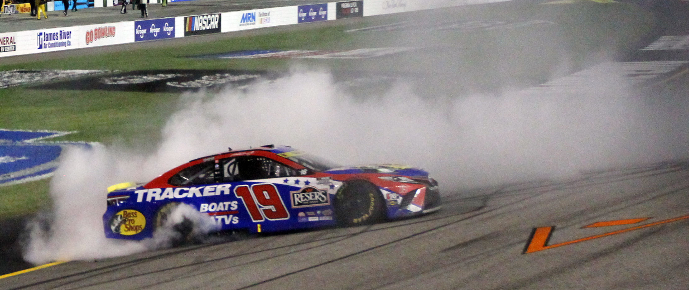 091121_SPO_NASCAR_BK06